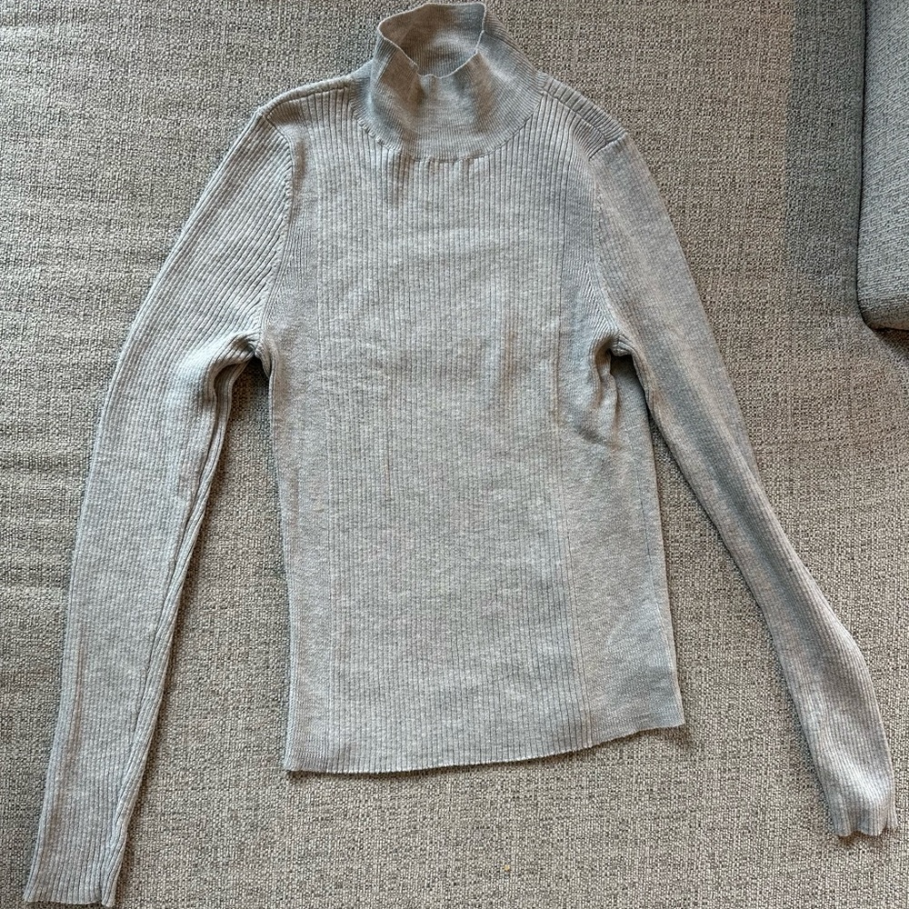 American Eagle Outfitters Light Gray Turtleneck Sweater